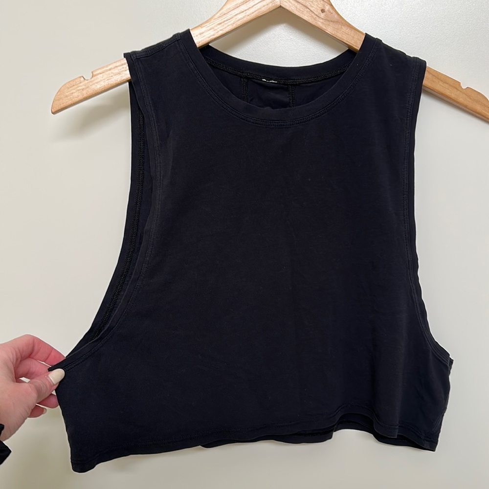 lululemon cropped black tank size 6